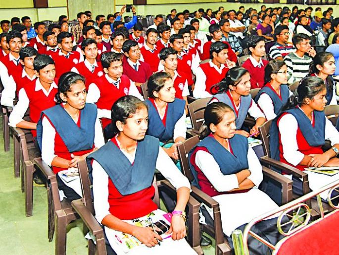 Future Mantra gives students self confidence | ‘फ्यूचर मंत्रा’ने दिला विद्यार्थ्यांना आत्मविश्वास Future Mantra gives students self confidence | ‘फ्यूचर मंत्रा’ने दिला विद्यार्थ्यांना आत्मविश्वास
