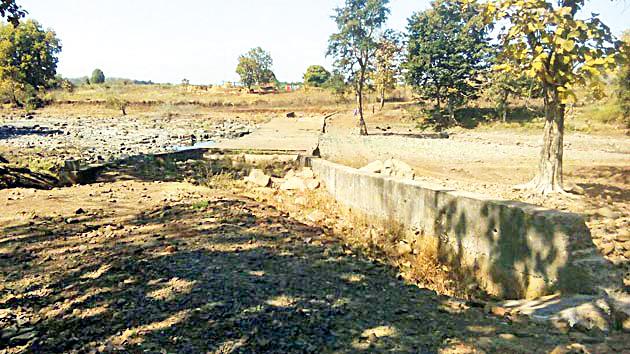 Roads and Officers Disappeared | रस्ते अन् अधिकारी दोन्ही गायब