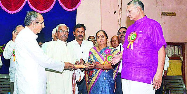 Rashmi Patil's strength for education | रश्मी पाटीलला शिक्षणासाठी दिले बळ Rashmi Patil's strength for education | रश्मी पाटीलला शिक्षणासाठी दिले बळ