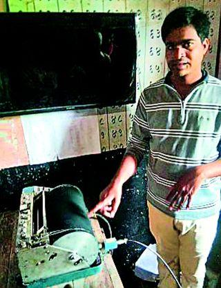 Seismologist at the village of Saadrabadi | साद्राबाडी गावात लागले भूकंपमापक यंत्र Seismologist at the village of Saadrabadi | साद्राबाडी गावात लागले भूकंपमापक यंत्र