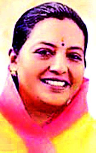 All the members of the constituency have their own roles in the house | मतदारसंघातील प्रत्येक बांधवाच्या घरी तार्इंची राखी All the members of the constituency have their own roles in the house | मतदारसंघातील प्रत्येक बांधवाच्या घरी तार्इंची राखी