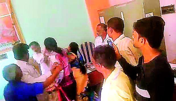 Sarpanch-Upsarpanch Vandanaa | सरपंच-उपसरपंचात हाणामारी