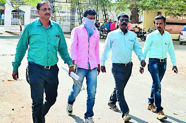 Rahman has been arrested, the mystery of murder always | रहमानला अटक, हत्येचे गूढ कायमच Rahman has been arrested, the mystery of murder always | रहमानला अटक, हत्येचे गूढ कायमच