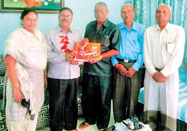 Only one rupee will be given in marriage | अवघ्या १ रूपयांत लावून देणार लग्न Only one rupee will be given in marriage | अवघ्या १ रूपयांत लावून देणार लग्न