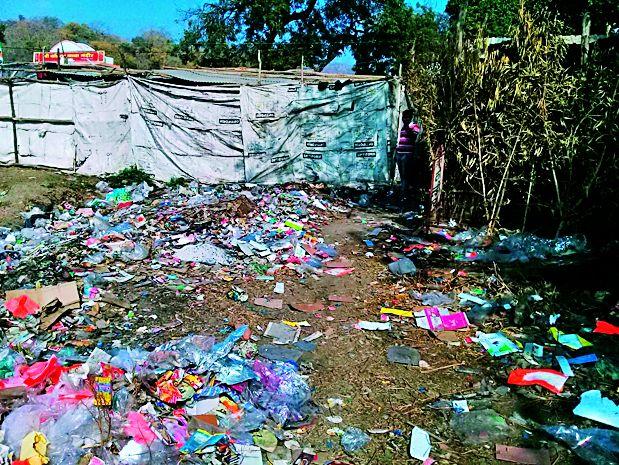 After the yatra, the Bahiram temple complex was opened | यात्रेनंतर बहिरम मंदिर परिसर बकाल