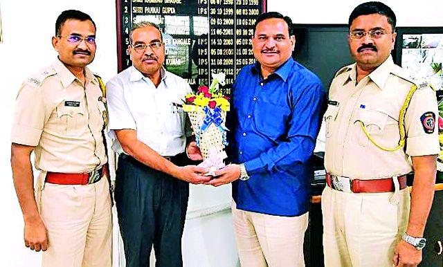 President's Medal of Warudkar | वरुडकर यांना राष्ट्रपती पदक President's Medal of Warudkar | वरुडकर यांना राष्ट्रपती पदक