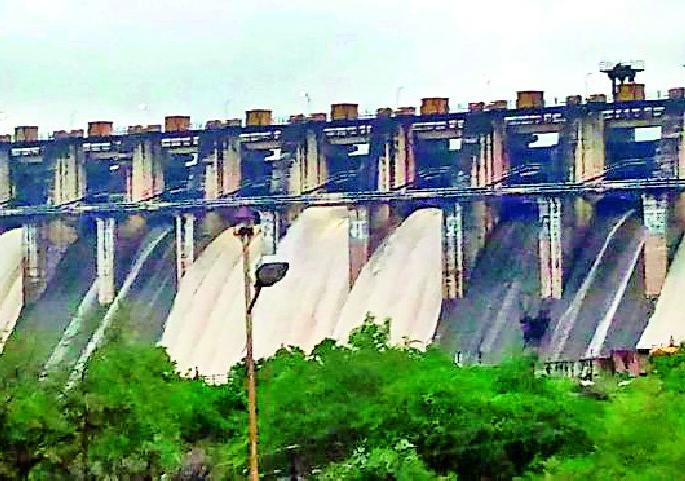 Rainfall rains in Madhya Pradesh open seven gates of Purna dam | मध्यप्रदेशात संततधार पावसामुळे पूर्णा धरणाचे सात दरवाजे उघडले