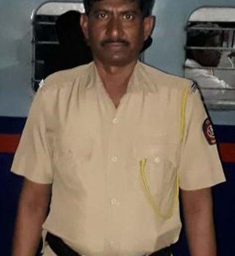 Polly's murder in Parli; Both were arrested in 12 hours | परळीत पोलिसाचा खून; १२ तासांमध्ये दोघांना अटक