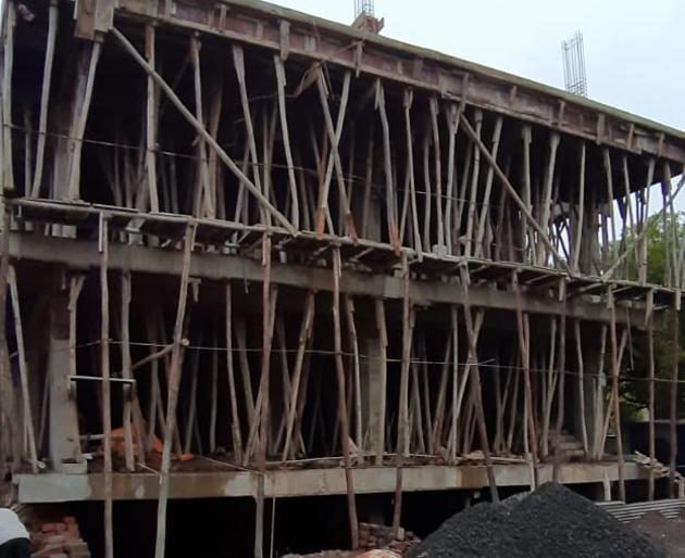 Absence of unauthorized builders due to lack of coordination with police | पोलीस-पालिकेत समन्वय नसल्याने अनधिकृत बांधकामधारकांना अभय Absence of unauthorized builders due to lack of coordination with police | पोलीस-पालिकेत समन्वय नसल्याने अनधिकृत बांधकामधारकांना अभय