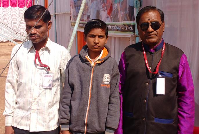 Demonstrate Divine Guidance to give a representation to the government | दिव्यांगांना शासनदरबारी प्रतिनिधित्व देण्याचे काव्यातून मागणे Demonstrate Divine Guidance to give a representation to the government | दिव्यांगांना शासनदरबारी प्रतिनिधित्व देण्याचे काव्यातून मागणे