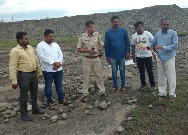 Four crore illegal secondary mineral excavation | चार कोटींचे अवैध गौण खनिज उत्खनन Four crore illegal secondary mineral excavation | चार कोटींचे अवैध गौण खनिज उत्खनन