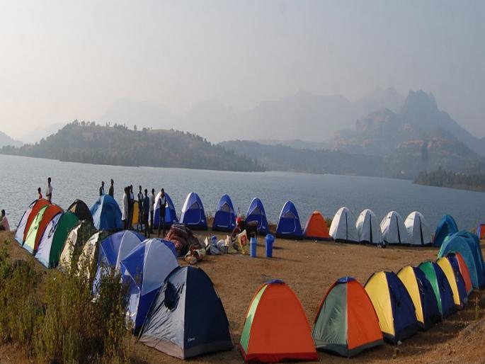Due to the crowd of tourists in the Bhandardara campus | भंडारदरा परिसर पर्यटकांच्या गर्दीने फुलला Due to the crowd of tourists in the Bhandardara campus | भंडारदरा परिसर पर्यटकांच्या गर्दीने फुलला