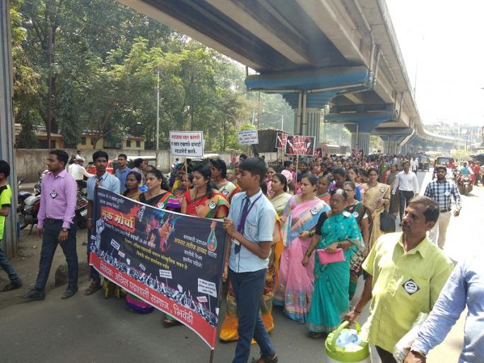 The demand for the execution of the accused accused in the case of the Padmashali community of Bhiwandi, | अत्याचारी आरोपीला फाशी देण्याच्या मागणीसाठी भिवंडीत पद्मशाली समाजाचा मुक मोर्चा The demand for the execution of the accused accused in the case of the Padmashali community of Bhiwandi, | अत्याचारी आरोपीला फाशी देण्याच्या मागणीसाठी भिवंडीत पद्मशाली समाजाचा मुक मोर्चा