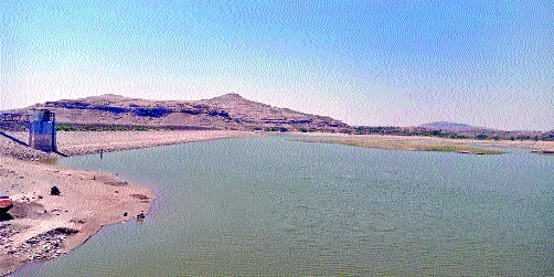 Varun Raja Rusella on the catchment area! | पाणलोट क्षेत्रावर वरूणराजा रूसलेलाच! Varun Raja Rusella on the catchment area! | पाणलोट क्षेत्रावर वरूणराजा रूसलेलाच!