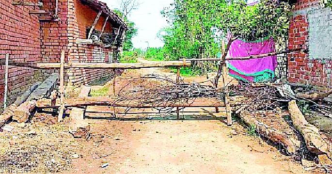 The main roads in Pawanara were closed by citizens | पवनारातील मुख्य रस्ते नागरिकांनी केले बंद The main roads in Pawanara were closed by citizens | पवनारातील मुख्य रस्ते नागरिकांनी केले बंद