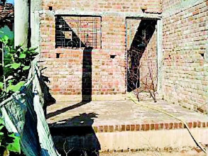 Homeless beneficiaries deprived of grants in Sihor | सिहोरात घरकुल लाभार्थी अनुदानापासून वंचित Homeless beneficiaries deprived of grants in Sihor | सिहोरात घरकुल लाभार्थी अनुदानापासून वंचित