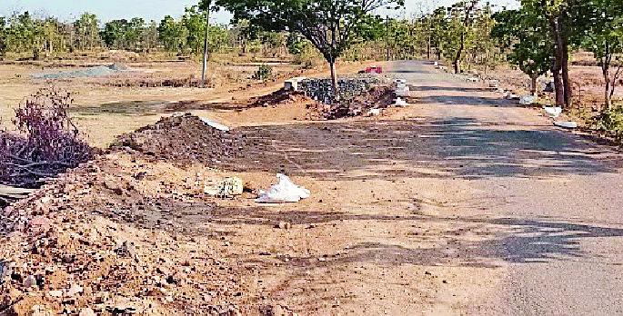 State Highway Widening Stops | राज्य महामार्ग रुंदीकरणाचे काम ठप्प State Highway Widening Stops | राज्य महामार्ग रुंदीकरणाचे काम ठप्प