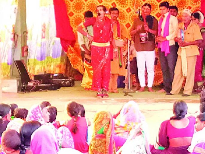 Inclusion of Mandyaite politics | मंडईत राजकारणाचा शिरकाव Inclusion of Mandyaite politics | मंडईत राजकारणाचा शिरकाव