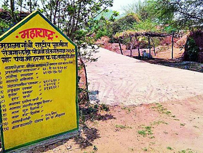 Critical construction of cement roads | सिमेंट रस्त्यांचे निकृष्ट बांधकाम Critical construction of cement roads | सिमेंट रस्त्यांचे निकृष्ट बांधकाम