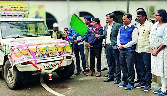 Lessons of Silk Farming Through District | चित्ररथाच्या माध्यमातून जिल्हाभर रेशीम शेतीचे धडे