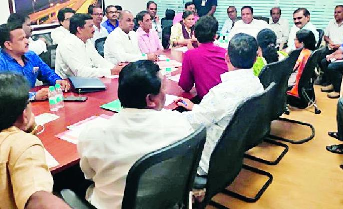Thousands of teachers confused in co-op meetings | सहविचार सभेत हजारो शिक्षकांचा संभ्रम दूर Thousands of teachers confused in co-op meetings | सहविचार सभेत हजारो शिक्षकांचा संभ्रम दूर