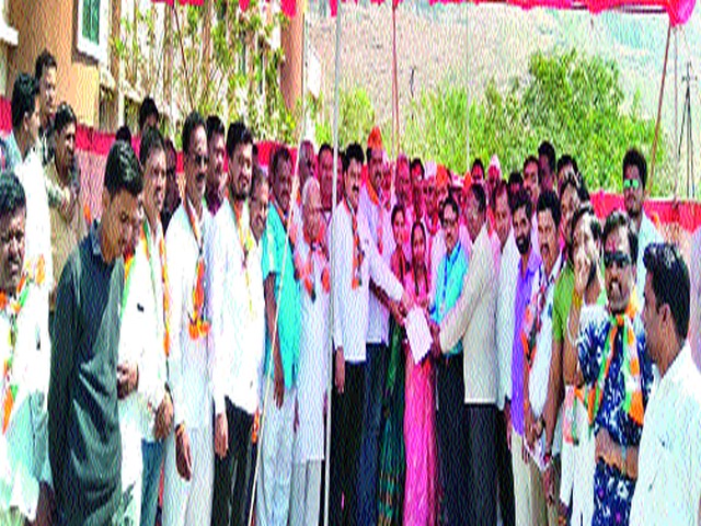 Dharna agitation in the district | जिल्ह्यात धरणे आंदोलन Dharna agitation in the district | जिल्ह्यात धरणे आंदोलन