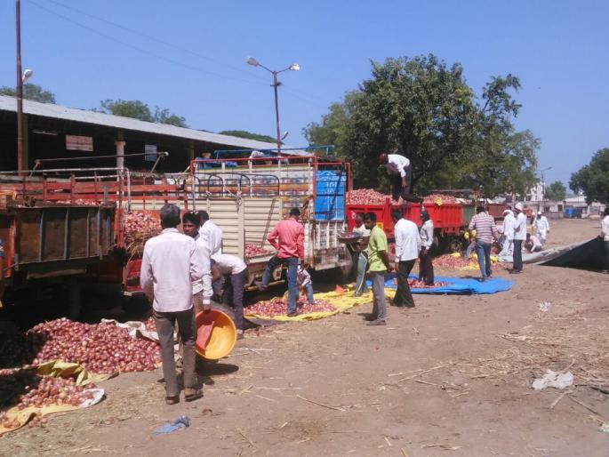 'Onion prices rise fast' Diwali | कांदा दरात तेजीची ‘दिवाळी’ 'Onion prices rise fast' Diwali | कांदा दरात तेजीची ‘दिवाळी’
