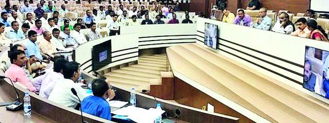 Effective implementation of agriculture, milk production schemes should be implemented | कृषी, दुग्धोत्पादन योजनांची प्रभावी अंमलबजावणी करावी Effective implementation of agriculture, milk production schemes should be implemented | कृषी, दुग्धोत्पादन योजनांची प्रभावी अंमलबजावणी करावी