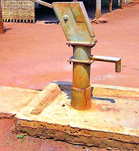 77 handpumps are damaged in the district | जिल्ह्यातील ७७ हातपंप नादुरुस्त 77 handpumps are damaged in the district | जिल्ह्यातील ७७ हातपंप नादुरुस्त