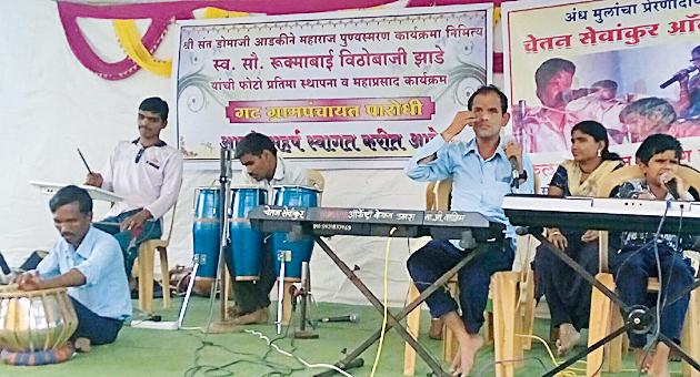 Divya Balakkar gave song by giving the mantra to life | दिव्यांग बालकलाकाराने गीतातून दिला जगण्याचा मंत्र Divya Balakkar gave song by giving the mantra to life | दिव्यांग बालकलाकाराने गीतातून दिला जगण्याचा मंत्र