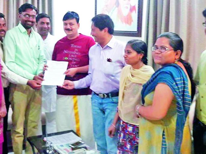 Injustice to contract workers | कंत्राटी कर्मचाऱ्यांवर अन्याय Injustice to contract workers | कंत्राटी कर्मचाऱ्यांवर अन्याय