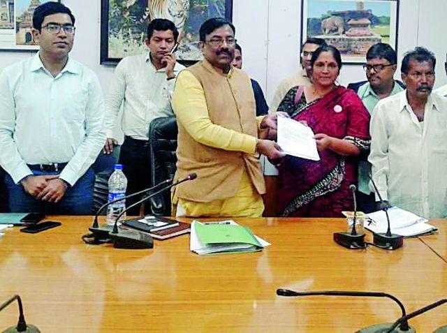 Start that bus immediately in the '23' village | ‘त्या’ २३ गावात त्वरित बस सुरू करा