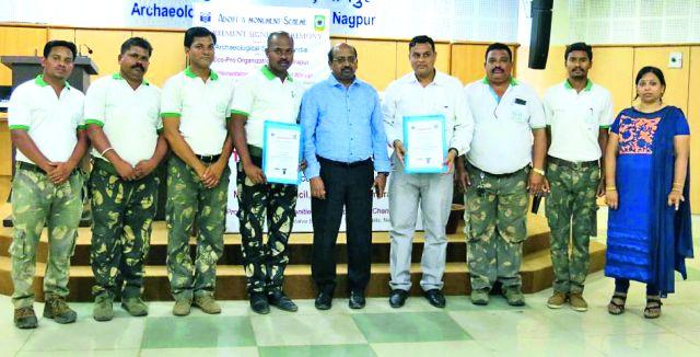 Adoption of ancient monuments for cleanliness | प्राचीन स्मारके स्वच्छतेसाठी दत्तक Adoption of ancient monuments for cleanliness | प्राचीन स्मारके स्वच्छतेसाठी दत्तक