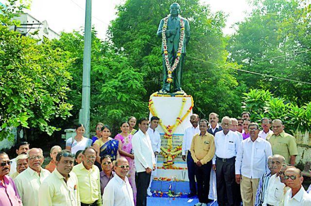 Barry Khobragade's work is inspirational | बॅरि. खोबरागडे यांचे कार्य प्रेरणादायी