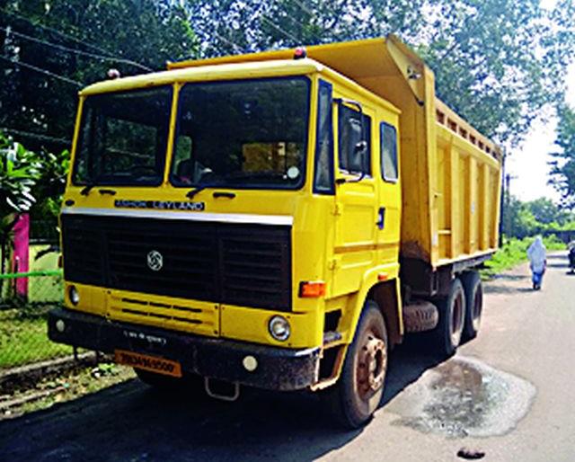 Illegal traffic of Majestic sand | माजरीत रेतीची अवैध वाहतूक Illegal traffic of Majestic sand | माजरीत रेतीची अवैध वाहतूक