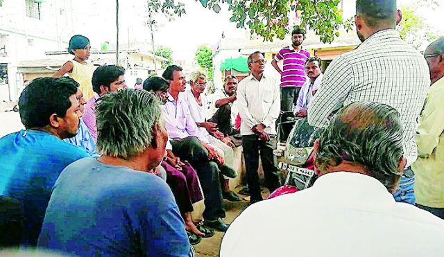 Communication with the villagers to prevent human-wildlife conflict | मानव-वन्यजीव संघर्ष टाळण्यासाठी ग्रामस्थांशी संवाद Communication with the villagers to prevent human-wildlife conflict | मानव-वन्यजीव संघर्ष टाळण्यासाठी ग्रामस्थांशी संवाद