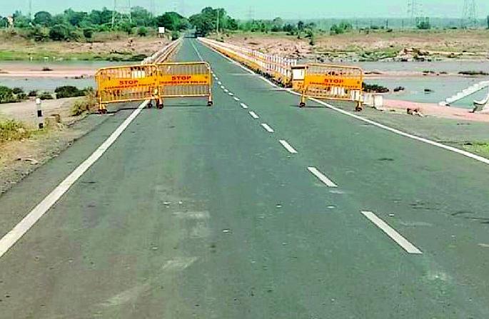 Living at home is the only solution to infection | घरात राहणे हाच संसर्गावर उपाय Living at home is the only solution to infection | घरात राहणे हाच संसर्गावर उपाय