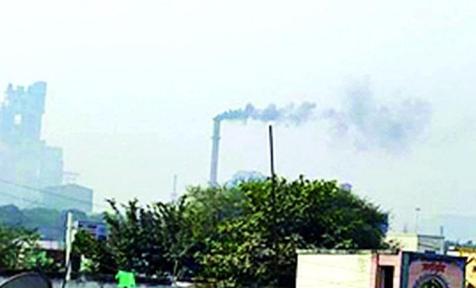 Air pollution in Gadchandura reduced life expectancy | गडचांदुरातील वायू प्रदूषणाने आयुर्मान घटले Air pollution in Gadchandura reduced life expectancy | गडचांदुरातील वायू प्रदूषणाने आयुर्मान घटले