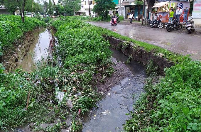 The slow pace of development is a headache for the citizens | विकासाची संथ गती नागरिकांसाठी डोकेदुखी