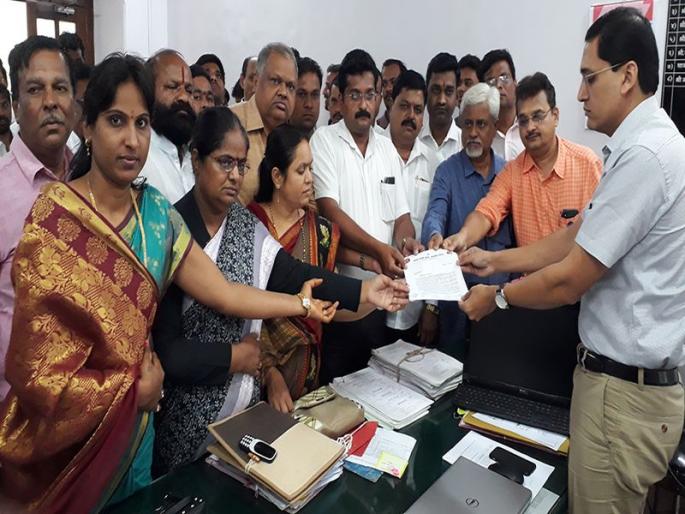 The Chief Minister should accept the moral responsibility to resign | मुख्यमंत्र्यांनी नैतिक जबाबदारी स्विकारून राजीनामा द्यावा The Chief Minister should accept the moral responsibility to resign | मुख्यमंत्र्यांनी नैतिक जबाबदारी स्विकारून राजीनामा द्यावा