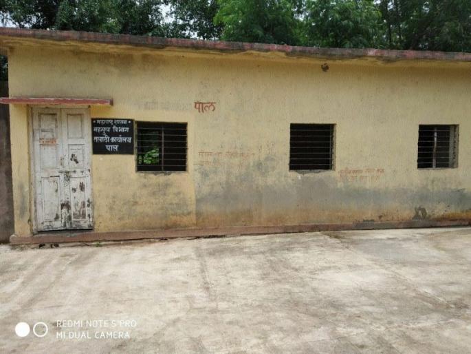 'Talathi Bandh' of three Talathi sentences | तीन तलाठी सजांचे ‘कुलूप बंद’ 'Talathi Bandh' of three Talathi sentences | तीन तलाठी सजांचे ‘कुलूप बंद’