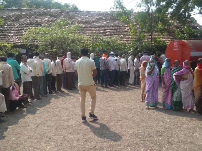 Distrust in Dabhadi Sarpanch, voting continues | दाभाडीत सरपंचावर अविश्वास, मतदान सुरू Distrust in Dabhadi Sarpanch, voting continues | दाभाडीत सरपंचावर अविश्वास, मतदान सुरू