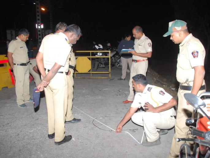 One injured after firing a toller to ask for toll | टोल मागितल्याने कर्मचाऱ्यावर गोळीबार एक जखमी One injured after firing a toller to ask for toll | टोल मागितल्याने कर्मचाऱ्यावर गोळीबार एक जखमी