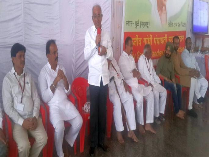 CONGRATULATION OF CONGRESS CONGRESS CONVICTION CAMPAIGN IN POOL | धुळ्यात खान्देशस्तरीय काँग्रेस चिंतन शिबिराचा समारोप CONGRATULATION OF CONGRESS CONGRESS CONVICTION CAMPAIGN IN POOL | धुळ्यात खान्देशस्तरीय काँग्रेस चिंतन शिबिराचा समारोप