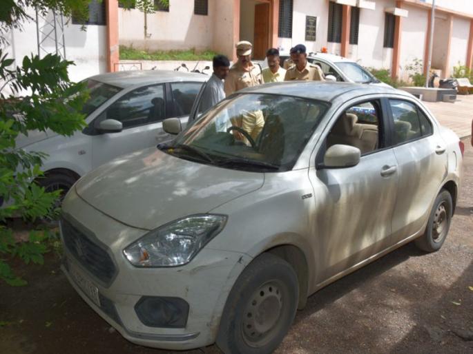 15 lakhs robbery against goldgir showing pistol threat | सोनगीरजवळ पिस्तूलचा धाक दाखवत १५ लाखांची लूट 15 lakhs robbery against goldgir showing pistol threat | सोनगीरजवळ पिस्तूलचा धाक दाखवत १५ लाखांची लूट
