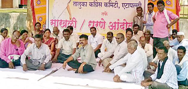 At the Congress Party Atpauli | एटापल्लीत काँग्रेस उपोषणावर