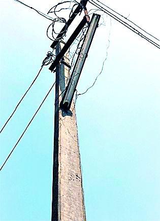 The power breaks from ten days | दहा दिवसांपासून वीज खंडित