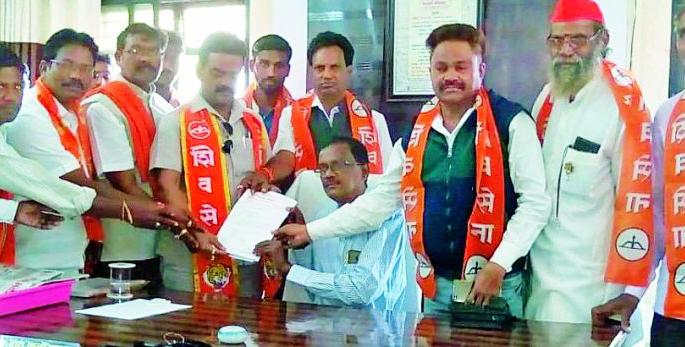 Pay the farmers immediately | शेतकऱ्यांना त्वरित भरपाई द्या Pay the farmers immediately | शेतकऱ्यांना त्वरित भरपाई द्या