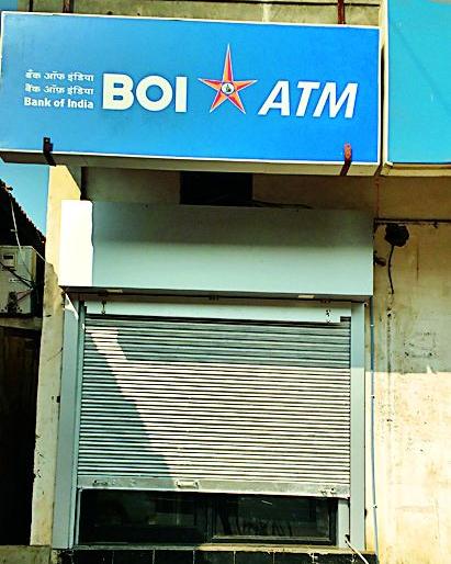Half of the ATM security in the wind | अर्ध्याअधिक एटीएमची सुरक्षा वाऱ्यावर Half of the ATM security in the wind | अर्ध्याअधिक एटीएमची सुरक्षा वाऱ्यावर