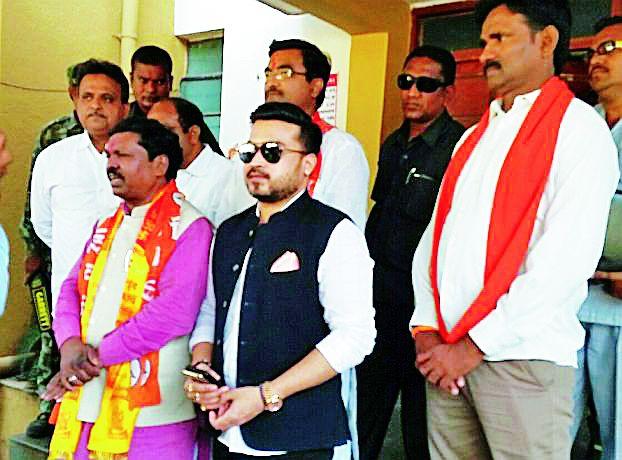 18 nominations filled with 10 interested | १० इच्छुकांनी भरले १८ नामांकन 18 nominations filled with 10 interested | १० इच्छुकांनी भरले १८ नामांकन